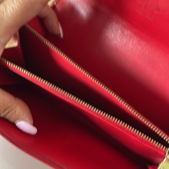 Authentic Louis Vuitton Epi Pochette Coin/Credit Card Red Long Wallet. - Picture 6 of 15